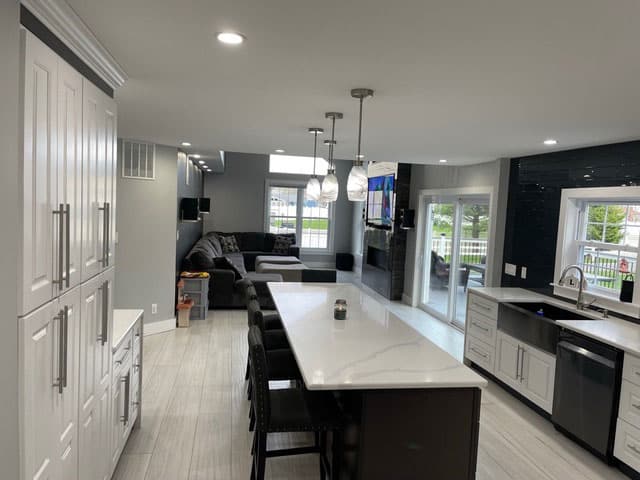 Beautiful kitchen floor with large tiles